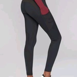 Athleta high traverse tight-small in black/navy